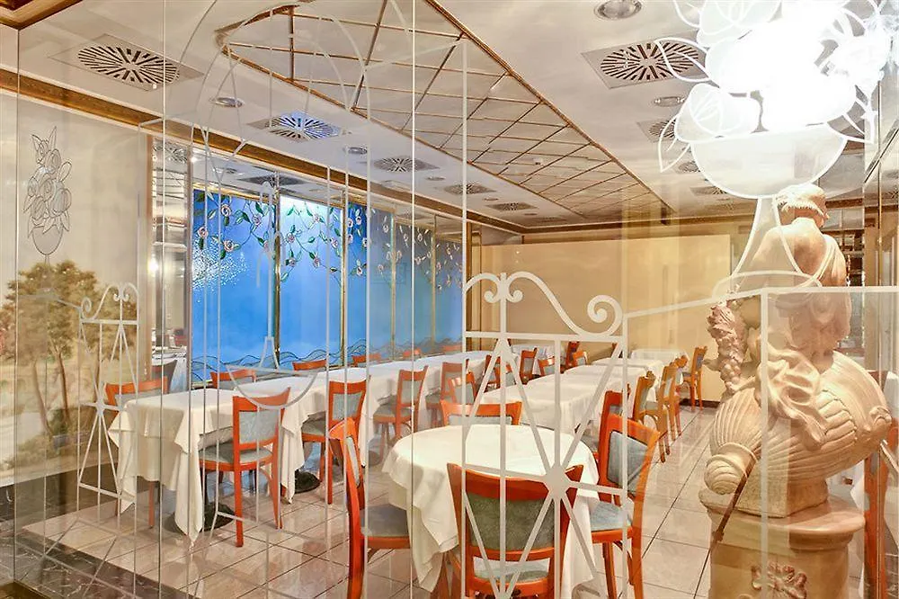 Ih Hotels Milano Puccini 4*,